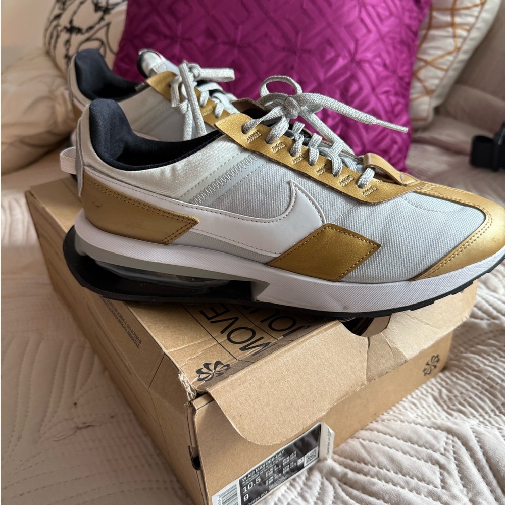 Nike Women White and Gold Runner Sneakers